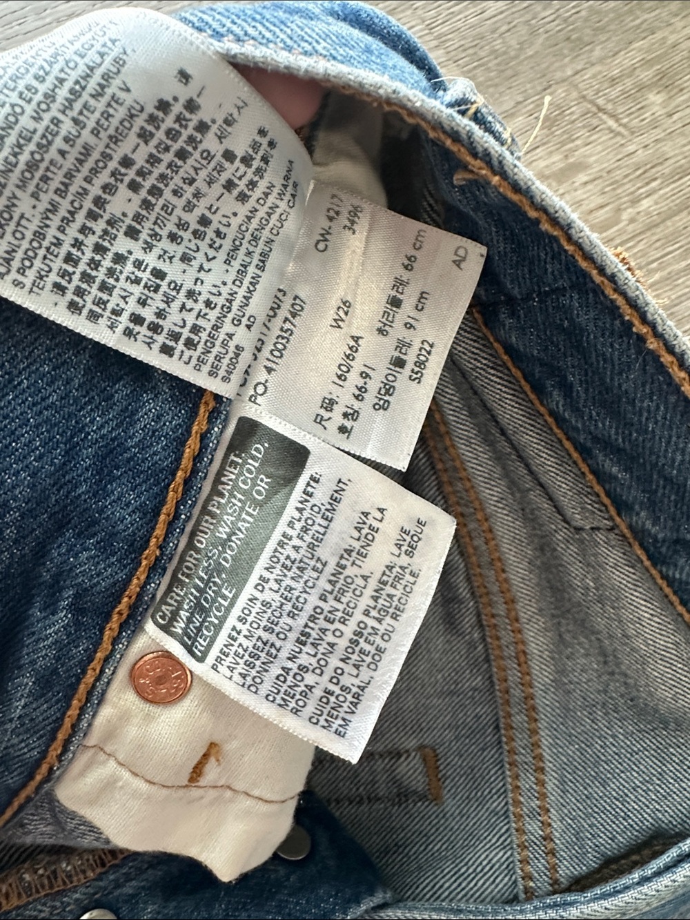 501 Levi Shorts - Picture 2 of 3